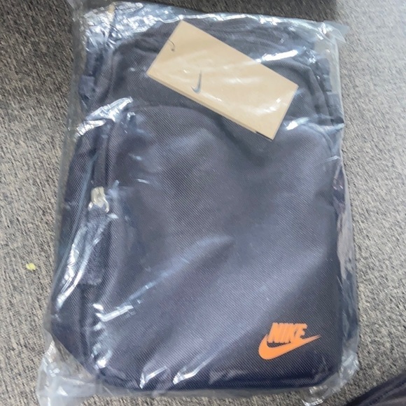 New in package Nike heritage Crossbody purse navy blue D20 - Picture 1 of 12